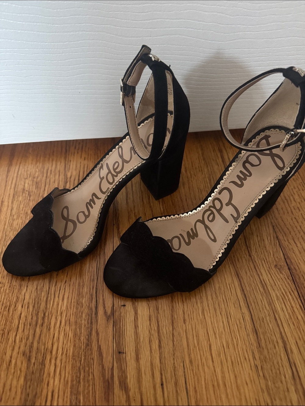 Sam Edelman Odila Black Suede Scalloped Block Heel Sandals Size 6